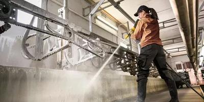 Visokotlačni čistilnik na paro: ključ do biovarnosti in vrhunske higiene na kmetiji